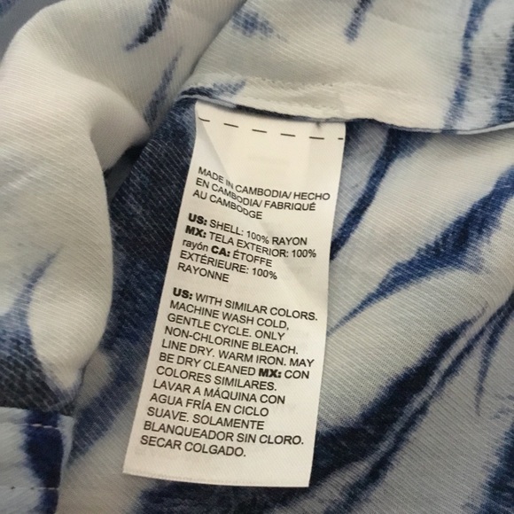 Chico’s Women’s Long-Sleeve Easy Blue And White Animal Print Shirt Size XXL EUC - Picture 8 of 8